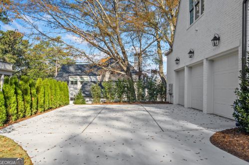 695 Moores Mill Rd, Atlanta GA  30327-0015 exterior