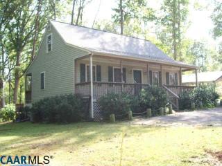 30 Urbanna Creek Ct, Saluda, VA 23149-3075