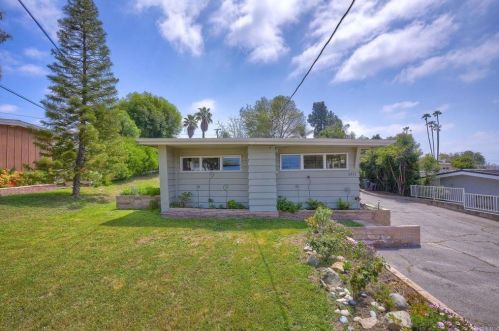 1111 Oak Dr, Vista CA  92084-4659 exterior