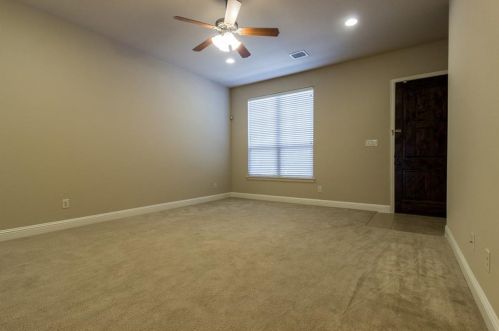 10552 Steinbeck Ln, Irving TX  75063-5437 exterior