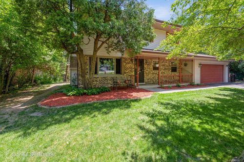 3412 Ridge Rd, Island Lake, IL 60042-9223