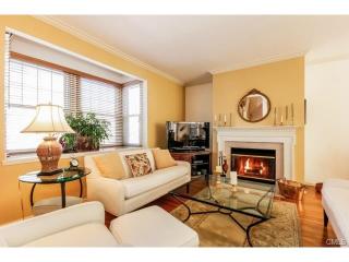13 Greystone, Huntington, CT 06484-3832