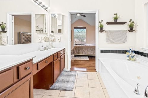 1905 Kerr Ct, Carrollton TX 75010-3208 exterior