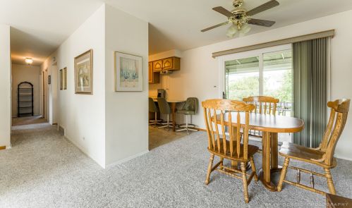 452 Aztec Dr, Carol Stream IL  60188-1586 exterior