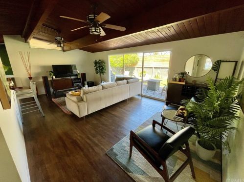 2213 Pacific Ave, Santa Ana, CA 92706-2438