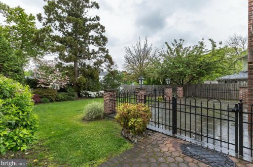 302 Crestwood Ave, Haddonfield NJ 08033-2917 exterior