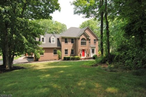 8 Schindler Dr, Sparta, NJ 07871-3563