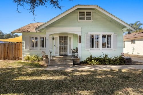 820 Halladay St, Santa Ana, CA 92701-6137