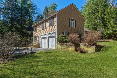 3 Evergreen Ln, Amherst, NH 03031-1934