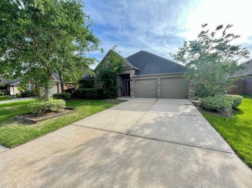 4714 Maple Creek Dr, Fresno, TX 77545-6066