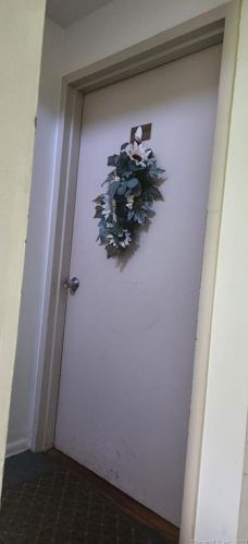 1 Sigwin Dr, Wallingford, CT 06492-4842