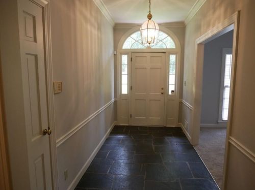 495 Heards Ferry Rd, Atlanta GA  30328-4718 exterior