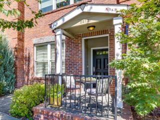 2213 Pettygrove St, Portland OR  97229-4438 exterior