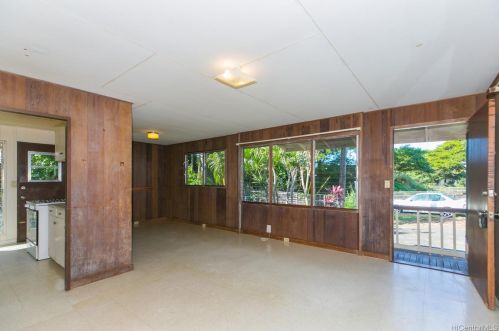 142 Kaloko Ln, Honolulu, HI 96813-1597