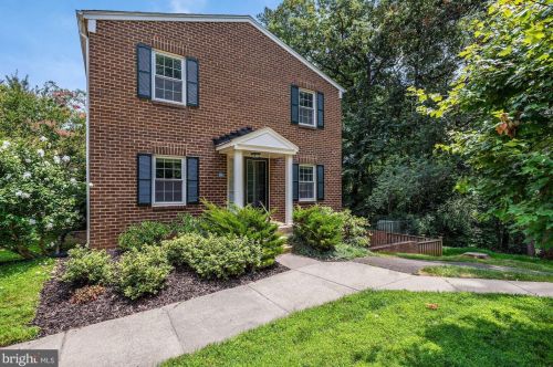2286 Gunsmith Sq, Herndon, VA 20191-2326