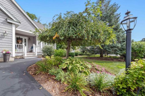 46 Vineyard Dr, Stratham, NH 03885-6529