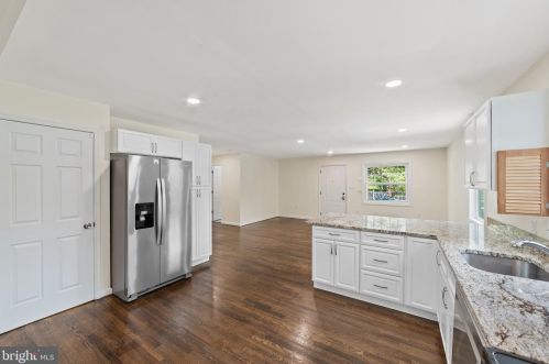 15906 Donald Curtis Dr, Woodbridge VA  22191-4250 exterior