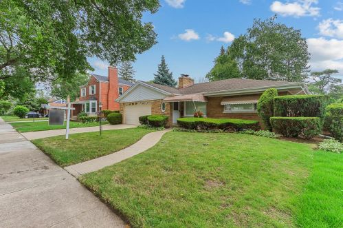 7505 Keeler Ave, Skokie, IL 60076-3807
