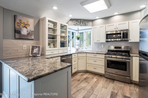 5 Sylvia Ter, Middletown, NJ 07748-1413