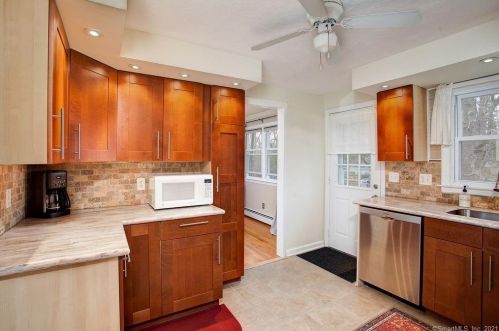 268 Eastgate Dr, Cheshire, CT 06410-2251