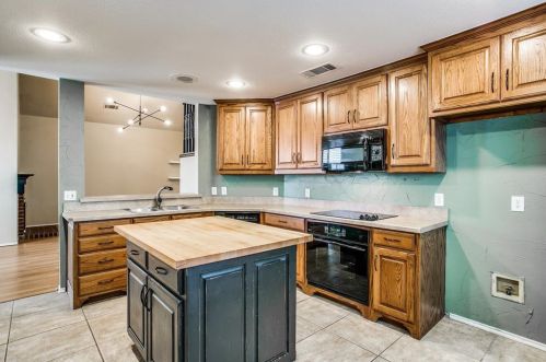 337 Touchdown Dr, Irving TX exterior