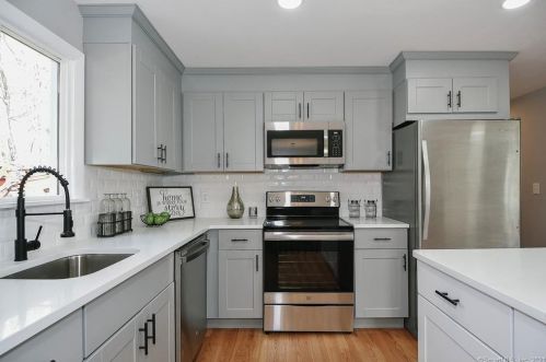 10 Cobblers Ct, Niantic CT  06357-1310 exterior