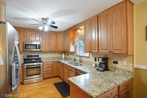 6800 Oakton Ct, Niles IL  60714-3013 exterior