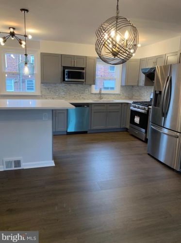 8748 Marsden St, Philadelphia, PA 19136-2117