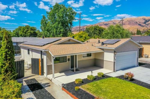 387 Washington Dr, Milpitas, CA 95035-3215