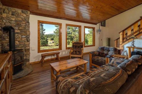 15800 Donnington Ln, Truckee CA  96161-1229 exterior