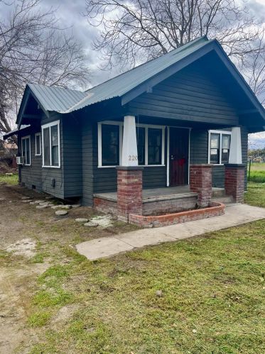 220 H St, Turlock, CA 95380-6032