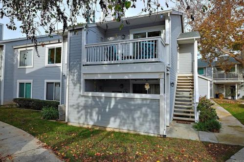132 Mangano Cir, Encinitas CA  92024-2737 exterior
