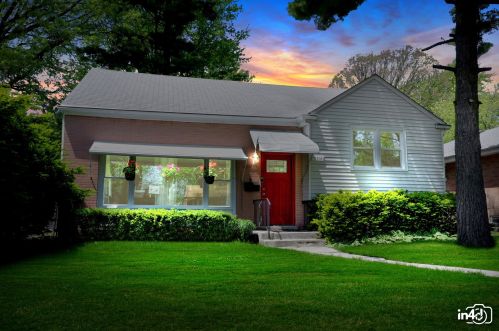 8918 Central Ave, Morton Grove, IL 60053-2515