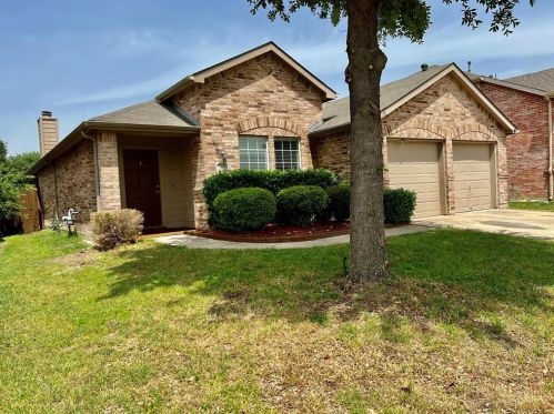 9105 Liberty Crossing Dr, Fort Worth TX  76131-3107 exterior