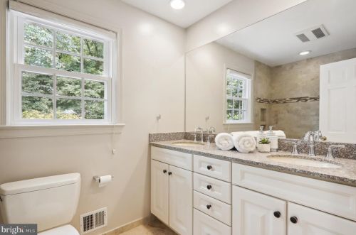 1221 Pinecrest Cir, Silver Spring MD 20910-1626 exterior