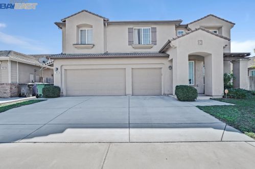 1442 Moonbeam Way, Turlock, CA 95382-7456