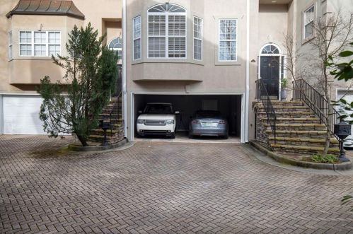 2464 Brookhaven Heights Ct, Atlanta GA  30319-5243 exterior