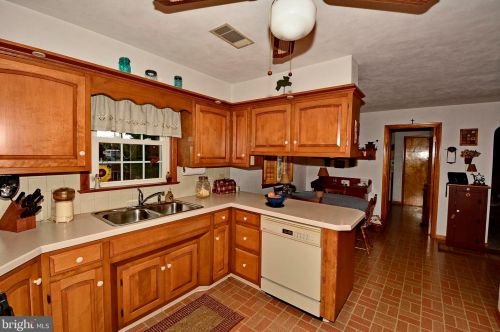 506 Hartman Ave, Hanover, PA 17331-3731