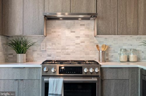 1342 19 St, Philadelphia PA  19146-4665 exterior