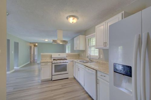 5805 Feldwood Rd, Atlanta GA  30349-2868 exterior