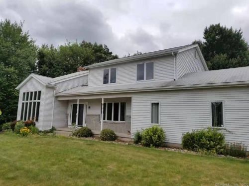8 Tuttle Cir, Wapping CT  06074-1872 exterior