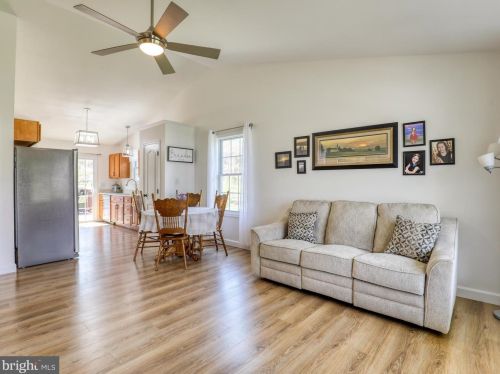 342 Executive Way, Hedgesville WV  25427-5770 exterior