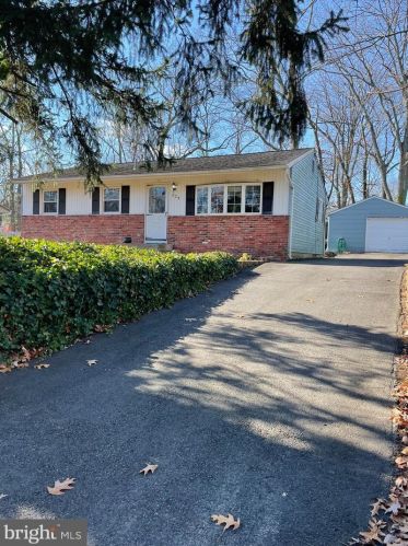 324 Timberline Dr, Mount Laurel, NJ 08054-2135