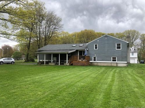 51 Deepwood Dr, Waterbury, CT 06708-2906