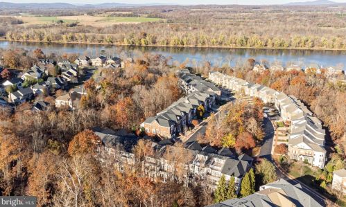 18299 Mullfield Village Ter, Leesburg, VA 20176-7466