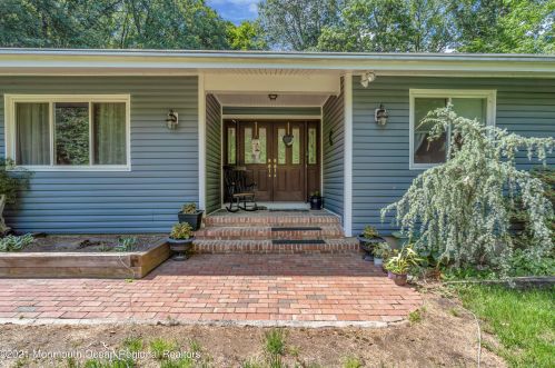 30 Huntley Rd, Holmdel Village, NJ 07733-1843