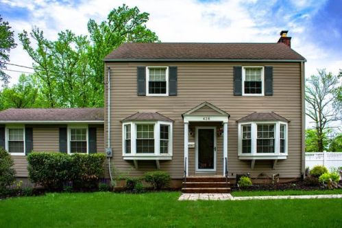 426 Grove Ave, Metuchen, NJ 08840-1127
