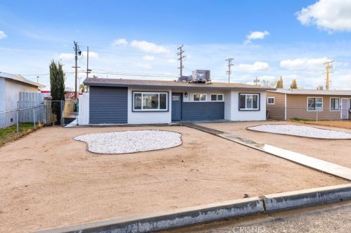 1052 Avenue, Lancaster, CA