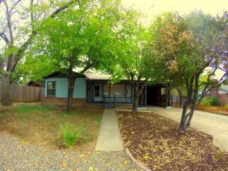 2035 Walnut Ave, Redding, CA 96001-2401