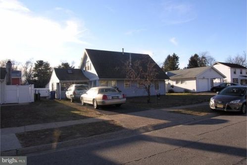 218 Somerset Dr, Willingboro, NJ 08046-2008